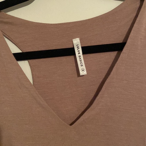 Lulus basic deep V-neck tank top - Picture 2 of 2